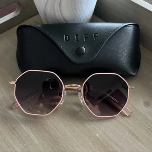 Diff indigo sunglasses Palmy Crystal Indigo – Chic Polarized Cat-Eye Sunglasses main image 3